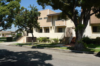 351 Myrtle St in Glendale, CA - Building Photo - Building Photo