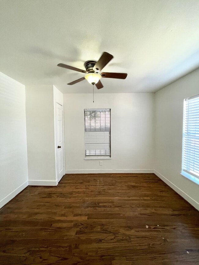 1407 S Denley Dr in Dallas, TX - Foto de edificio - Building Photo