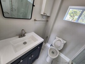 5535 Ridge Ave, Unit 1R in Philadelphia, PA - Building Photo