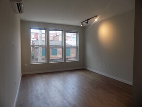 815 Park Ave in Baltimore, MD - Building Photo - Interior Photo