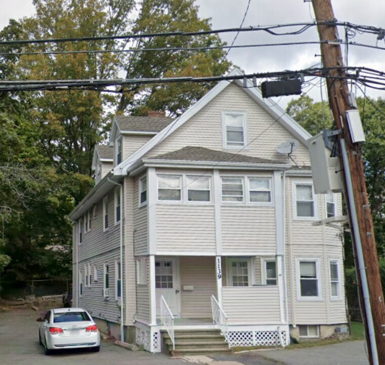 1143 Beacon St in Newton, MA - Foto de edificio