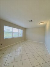 913 Hudson Ave in Lehigh Acres, FL - Foto de edificio - Building Photo