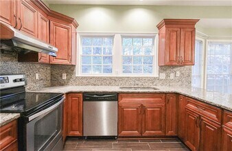 1104 Sadlers Close, Unit 5 in Marietta, GA - Building Photo - Building Photo