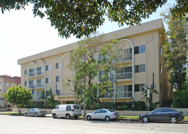 Pierre Towers in West Hollywood, CA - Foto de edificio - Building Photo