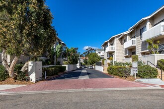 La Jolla Village Park in San Diego, CA - Building Photo - Building Photo