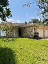 31 Back Bay Cir in Galveston, TX - Building Photo