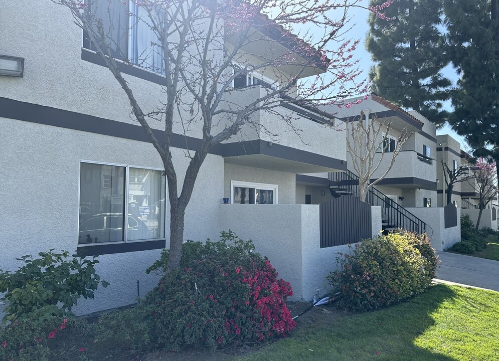 Villa Christina Apartments in Covina, CA - Building Photo