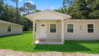 1756 Lane Ave S in Jacksonville, FL - Building Photo