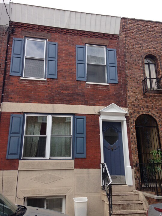2110 S Carlisle St in Philadelphia, PA - Building Photo