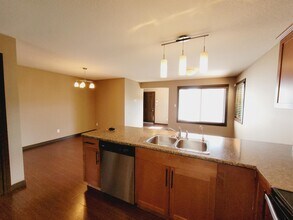 515 Chappelle Dr SW in Edmonton, AB - Building Photo - Building Photo