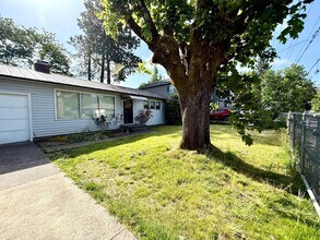 2804 SE 136th Ave in Portland, OR - Building Photo - Building Photo