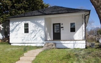 1300 Todd Ave in Dyersburg, TN - Building Photo