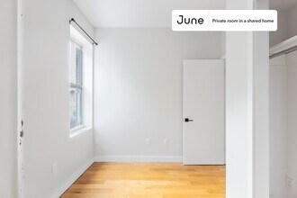 Private bedroom in 5 bed/2 bath Home in New York, NY - Building Photo - Building Photo