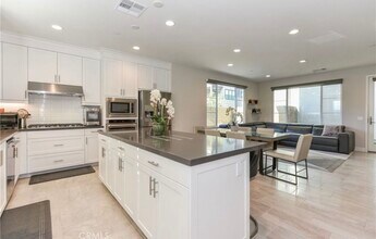 123 Tenor in Irvine, CA - Building Photo - Building Photo