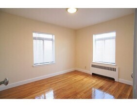 425 Newport Ave-Unit -2 in Quincy, MA - Building Photo - Building Photo