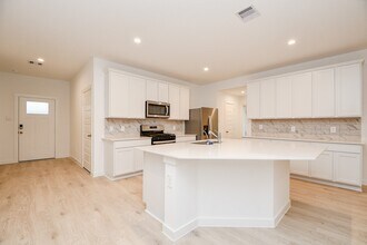 31715 Hallington Hl Ln in Fulshear, TX - Building Photo - Building Photo