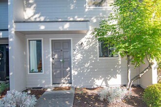 1309 Maple Leaf Ct in Medford, OR - Building Photo - Building Photo