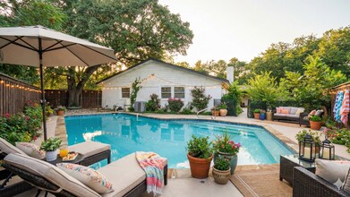 3855 Crest Cove Cir in Dallas, TX - Building Photo - Building Photo