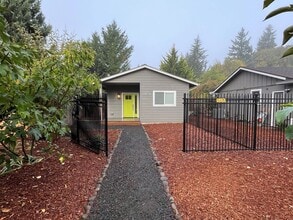 3155 Dogwood Dr S in Salem, OR - Building Photo - Building Photo