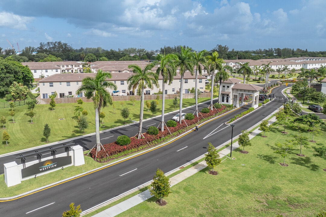 Westview Gardens in Miami, FL - Building Photo