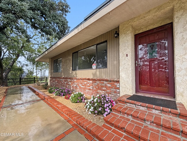 2485 E Hillcrest Dr in Thousand Oaks, CA - Building Photo - Building Photo