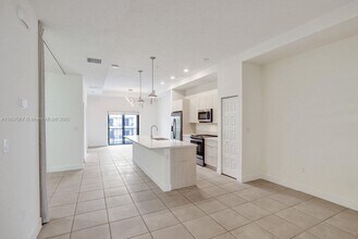 7855 NW 104th Ave in Doral, FL - Building Photo - Building Photo