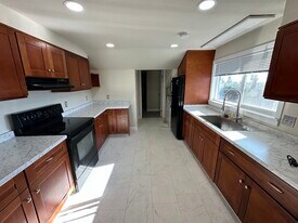 2132 19th Ave, Unit B in Oakland, CA - Building Photo