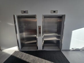420 Chrislind St in Winnipeg, MB - Building Photo - Building Photo