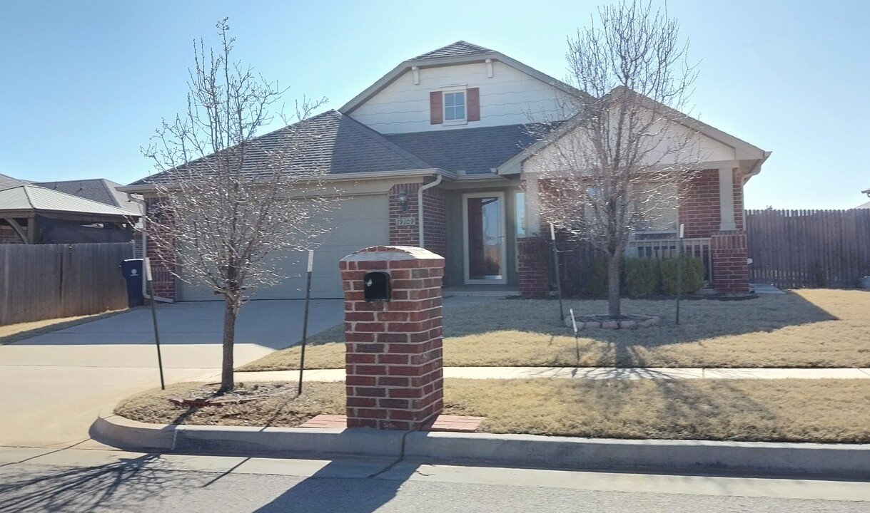 19109 Blanco Dr in Edmond, OK - Building Photo