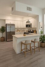 300 Shannon Pkwy in Visalia, CA - Building Photo - Building Photo