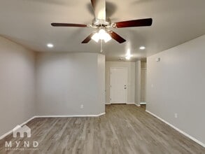 2923 Russell Rd in Chickasha, OK - Foto de edificio - Building Photo