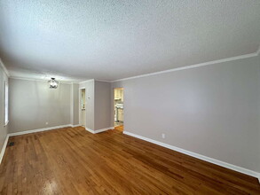 2420 Milburnie Rd in Raleigh, NC - Foto de edificio - Building Photo