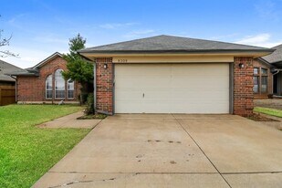 8309 Wilshire Ridge Dr in Oklahoma City, OK - Building Photo