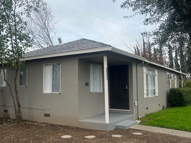 5201-5203 11th Ave in Sacramento, CA - Building Photo - Building Photo