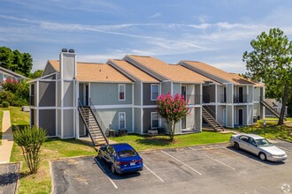 Northwest Hills Apartments in Little Rock, AR - Foto de edificio - Building Photo