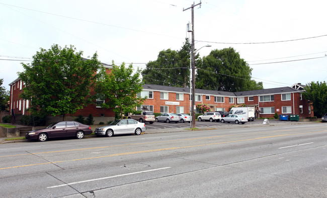 Brubaker Apartments in Seattle, WA - Building Photo - Building Photo