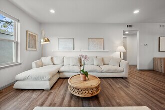 5111 Skillman St, Unit 229 in Dallas, TX - Building Photo - Building Photo