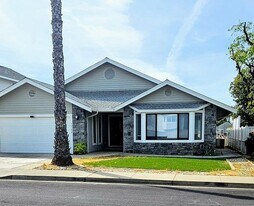 1764 Seal Way in Discovery Bay, CA - Building Photo