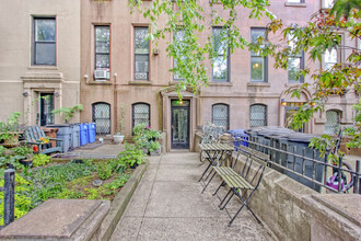 246 Washington Ave in Brooklyn, NY - Building Photo - Building Photo