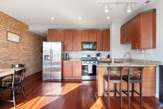 1152 N Kedzie Ave in Chicago, IL - Building Photo - Building Photo