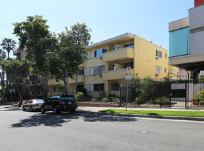 1769 El Cerrito Pl in Los Angeles, CA - Building Photo - Building Photo