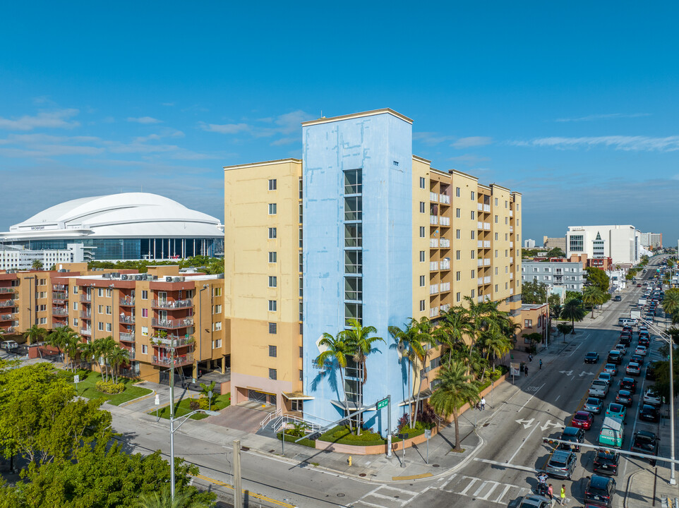 Diamond Tower in Miami, FL - Foto de edificio