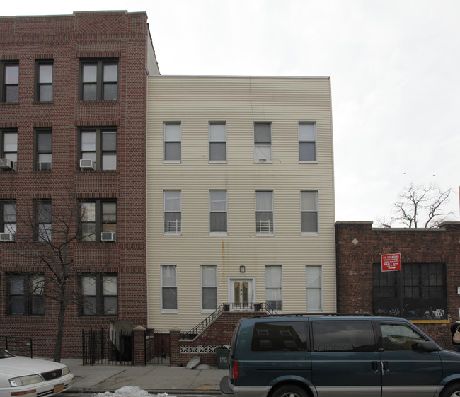 190 Huron St in Brooklyn, NY - Foto de edificio - Building Photo