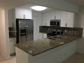 9001 SW 77th Ave in Miami, FL - Building Photo - Building Photo