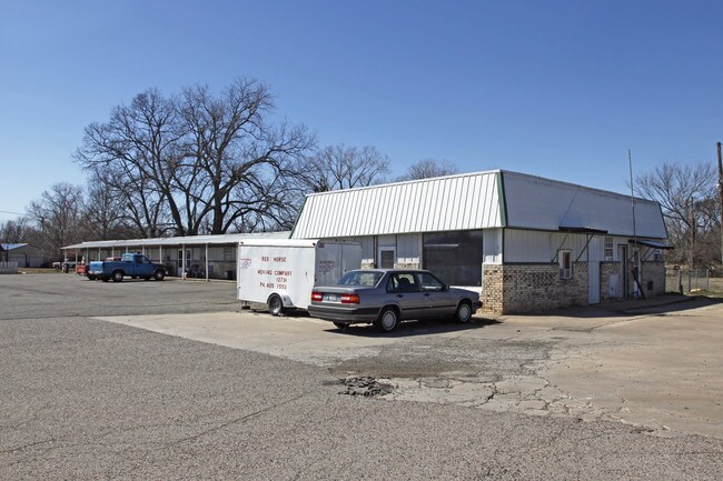 1014 N Broadway St in Tecumseh, OK - Building Photo - Building Photo