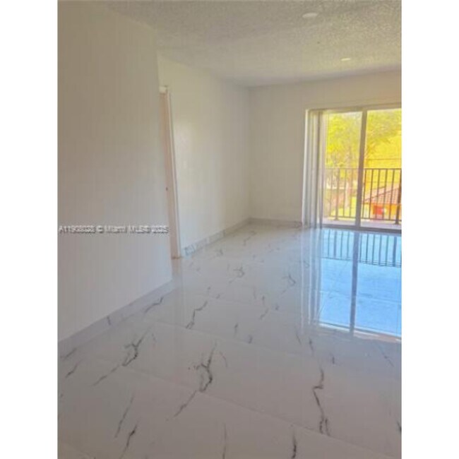 4719 NW 7th St in Miami, FL - Building Photo - Building Photo