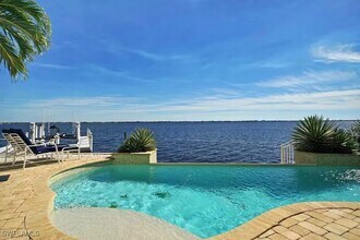 3107 SE 22nd Pl in Cape Coral, FL - Building Photo - Building Photo
