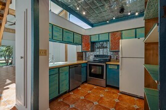 302 Venture Blvd S in Lago Vista, TX - Building Photo - Building Photo