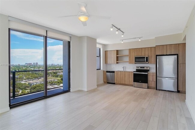 555 NE 8th St, Unit 0804 in Fort Lauderdale, FL - Building Photo - Building Photo