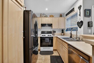 2381 Archwood Ln, Unit 184 in Simi Valley, CA - Building Photo - Building Photo